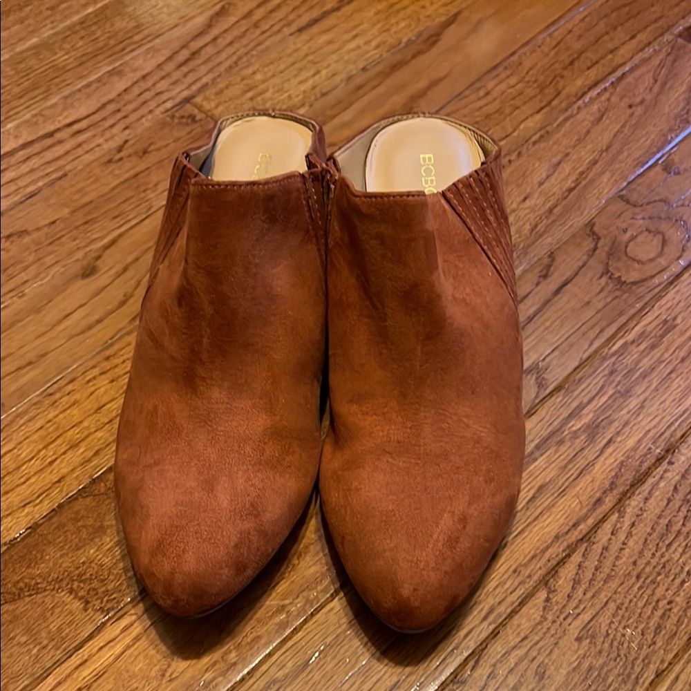 ECCO women’s  Brown Suede Shoes